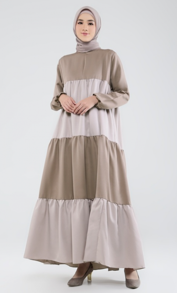 Gamis dengan tampilan two-tone